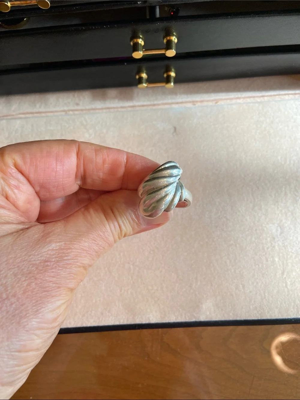 Vintage 1980’s J.J. White for Fortunoff Sterling Silver Shell Dome Ring. 11g. 6